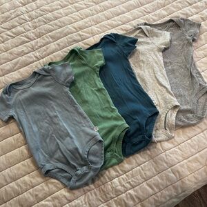 5- Carters Little Planet Organic Cotton Short Sleeve Bodysuit/ Onesie 18M